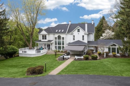 9730 Harmony Dr, Pittsburgh, PA 15237-4993