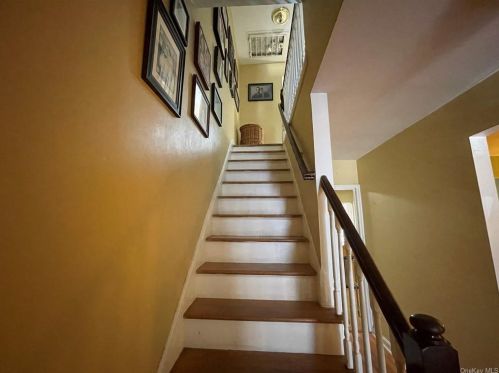 3871 Amundson Ave, Bronx NY  10466-5920 exterior