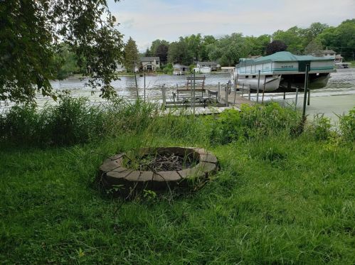 4600 Empire Ln, Waterford, WI 53185-3445