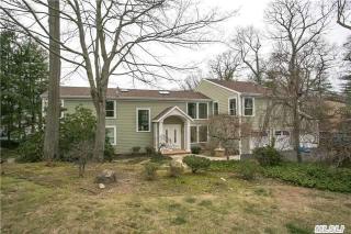 31 Windemere Way, Woodbury, NY 11797-1529
