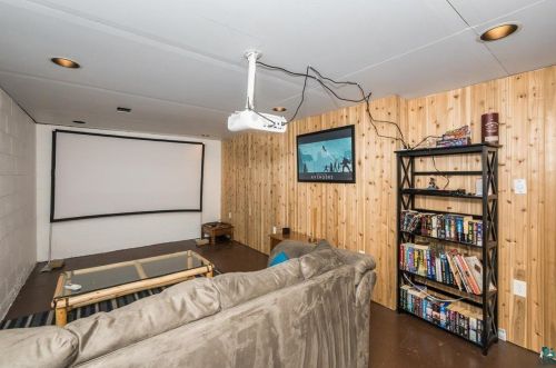 815 Almac Dr, Duluth MN  55810-2744 exterior