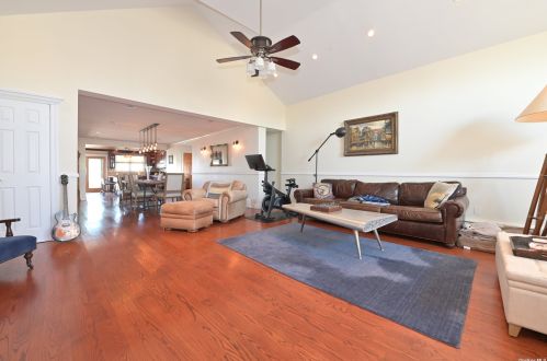 429 Cross Bay Blvd, Far Rockaway NY  11693-1056 exterior