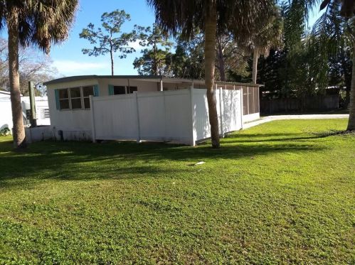 1411 Venetia St, Nokomis, FL 34275-2996