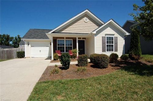2807 Quail Oaks Dr, Greensboro, NC 27405-2968