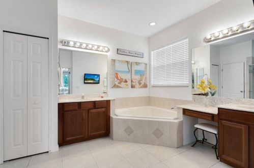 2424 Pond Cove Way, Apopka FL  32712-4886 exterior