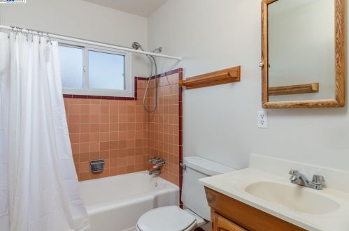 25889 Bryn Mawr Ave, Hayward, CA 94542-1909