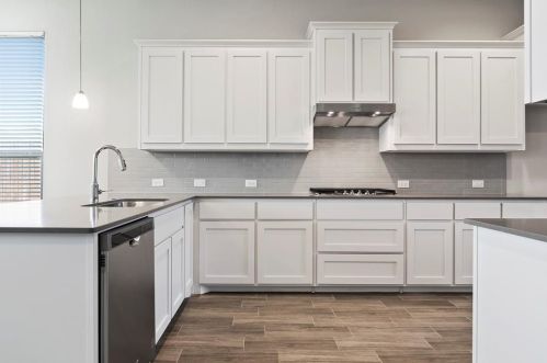 1105 Whispering Hills Dr, Midlothian TX  76063-6603 exterior