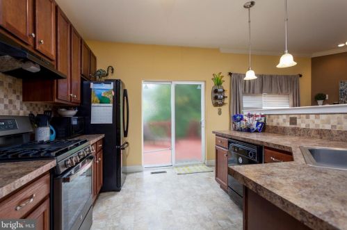 56 Green View Dr, Pottstown PA  19464-7501 exterior