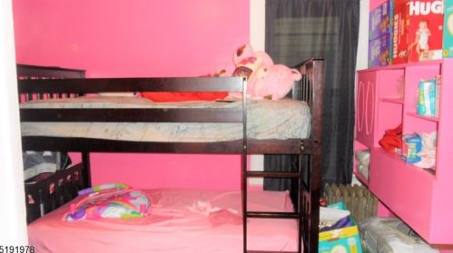 35 Oak Ave, Irvington NJ 07111-3851 exterior