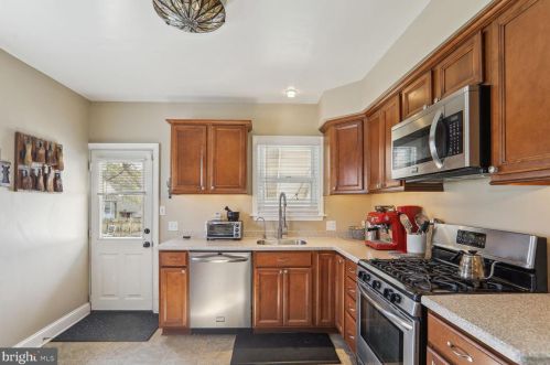 8 Clinton Ave, Camden NJ  08109-2007 exterior