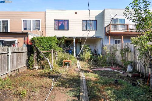 69 Cavour St, Daly City CA  94014-2244 exterior