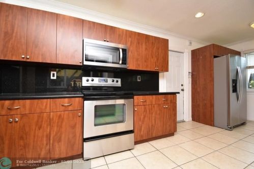 2131 52nd Ave, Hollywood FL  33021-3308 exterior