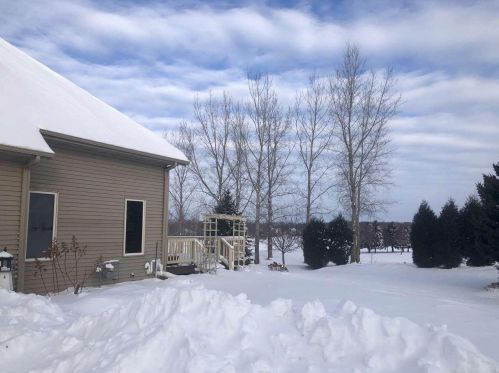 11 Whispering Springs Ct, Fond Du Lac WI  54937-6912 exterior