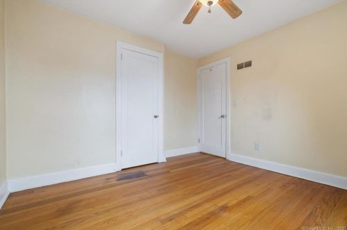 18 Phillips St, United States Coast Guard Ac CT  06320-2619 exterior