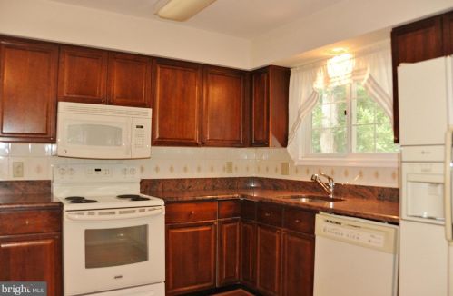 8659 Pohick Forest Ct, Springfield VA  22153-2444 exterior