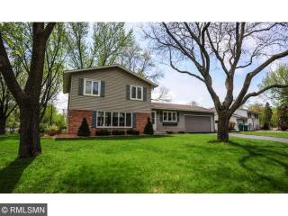 10345 York Ln, Minneapolis, MN 55431-3266