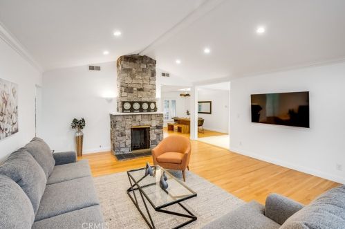 11814 Hesby St, North Hollywood CA  91607-3218 exterior