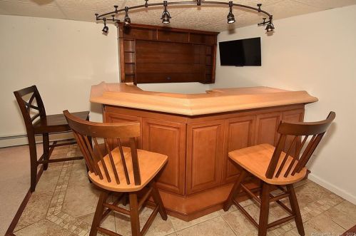 1 Jacobs Hill Rd, Ellington CT  06029-3117 exterior