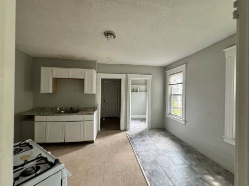 16 Hillside Ave, Hartford CT  06106-2240 exterior