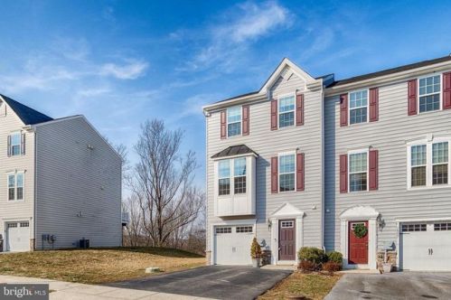 1807 Honeysuckle Ct, Downingtown, PA 19335-7202