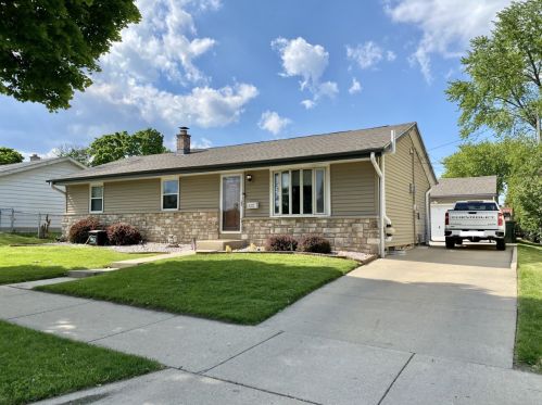 9322 Cleveland Ave, Milwaukee, WI 53227-3337