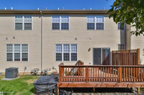 8149 Cross Creek Cir, Breinigsville PA  18031-1330 exterior