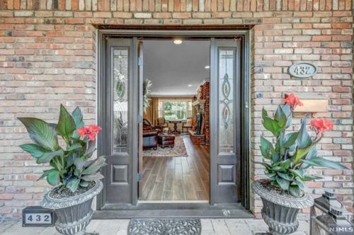 432 Hillside Ave, Allendale NJ  07401-1113 exterior