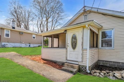 18 Outlook Ave, Mount Olive NJ  07828-2919 exterior