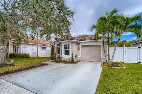 16471 22nd St, Hollywood, FL 33027-4464