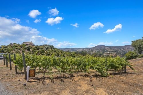 23920 La Vella Rd, Temecula CA  92590-3944 exterior