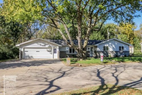 509 Moody Dr, Hamburg, IA 51640-1811