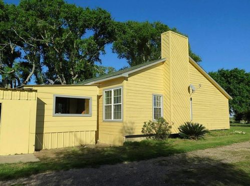 25417 Highway 6, Hempstead TX  77445-7241 exterior