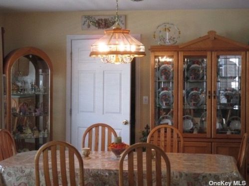 69 Mowbray St, Canaan Lake NY  11772-2113 exterior