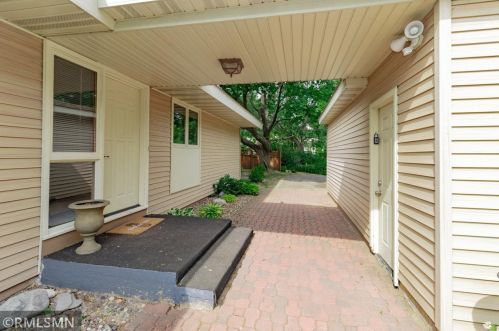 516 Driftwood Rd, Saint Paul, MN 55112-2567