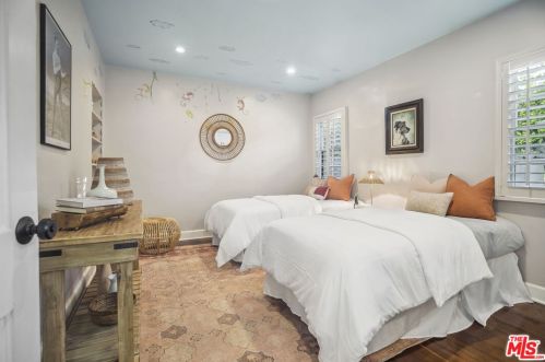 12202 Hartsook St, North Hollywood CA  91601-3961 exterior