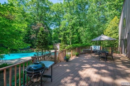 902 Briarwoods Rd, Franklin Lakes NJ  07417-1106 exterior