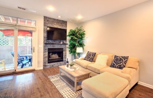 15 Wentworth Rd, Bedminster, NJ 07921-2010