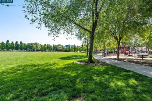 4255 Fitzwilliam St, Pleasanton CA 94568-4573 exterior