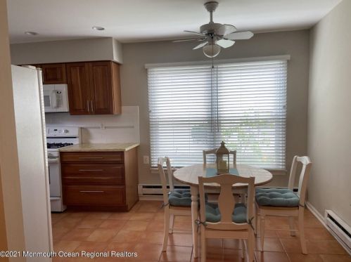 10 Dartmoor Rd, Bricktown NJ  08724-2057 exterior