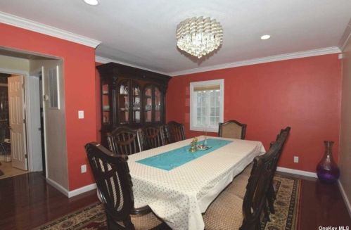 2 Linden St, New Hyde Park NY  11040-2312 exterior