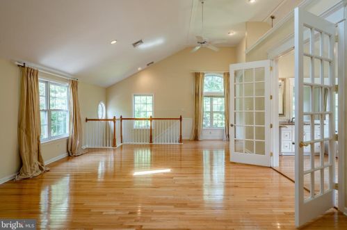 1042 Charter Oaks Dr, Lansdale PA exterior