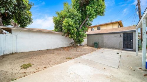 10800 State St, Lynwood CA  90262-1827 exterior