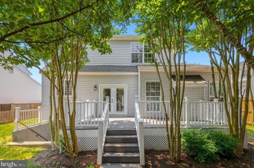 6733 Sutton Oaks Way, Gainesville VA  20155-1489 exterior