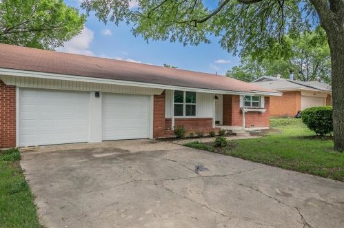 2250 Capri Dr, Fort Worth, TX 76114-1949
