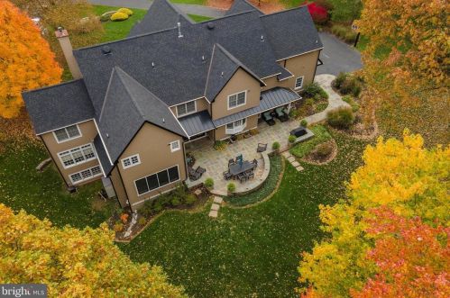 10 Devonshires Ct, Blue Bell PA  19422-2560 exterior