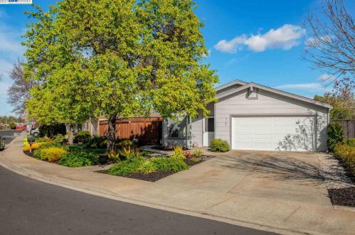 2101 Ponderosa Dr, Livermore, CA 94551-7115