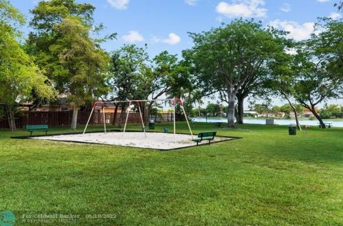 19621 58 Ave, Hialeah FL  33015-4909 exterior