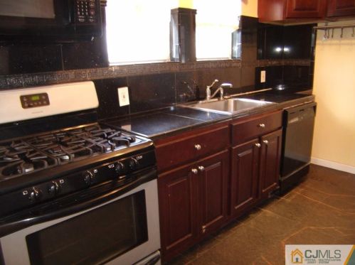 510 Rahway Ave, Woodbridge, NJ 07095-3417