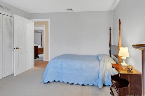 26 Ridge Rd, Southington CT  06489-2437 exterior