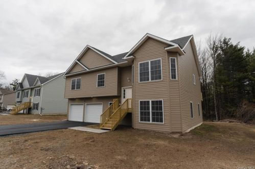 12 Picadilly Cir, Rock Hill, NY 12775-6406
